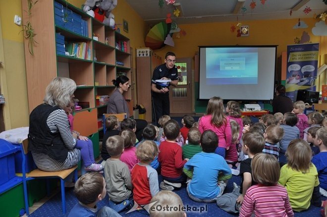 Profilaktyczna pogadanka w miejskiej „siódemce” [ZDJĘCIA] [07.10.2013] - zdjęcie #16 - eOstroleka.pl