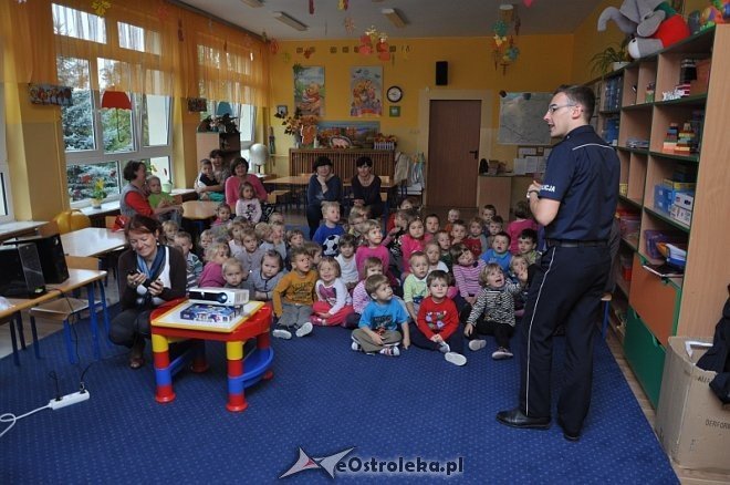 Profilaktyczna pogadanka w miejskiej „siódemce” [ZDJĘCIA] [07.10.2013] - zdjęcie #17 - eOstroleka.pl