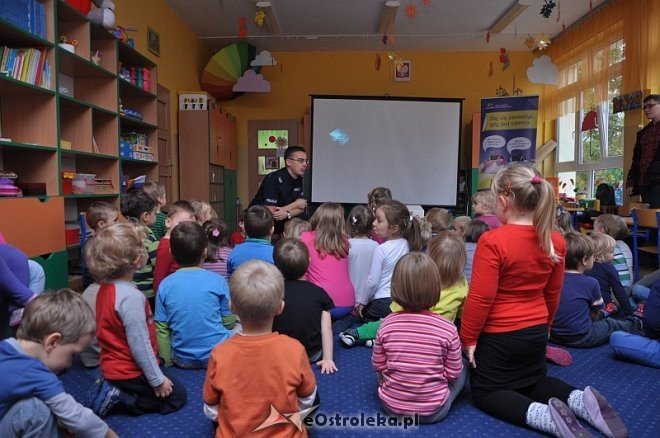 Profilaktyczna pogadanka w miejskiej „siódemce” [ZDJĘCIA] [07.10.2013] - zdjęcie #5 - eOstroleka.pl