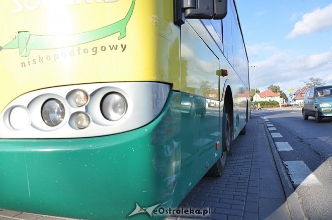 Kolizja autobusu miejskiego z osobówką [07.10.2013] - zdjęcie #9 - eOstroleka.pl