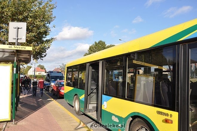 Kolizja autobusu miejskiego z osobówką [07.10.2013] - zdjęcie #13 - eOstroleka.pl
