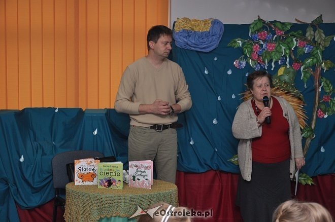 Spotkanie z Rafałem Lasotą w Miejskiej Bibliotece Publicznej [10.10.2013] - zdjęcie #27 - eOstroleka.pl