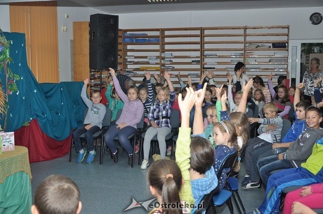 Spotkanie z Rafałem Lasotą w Miejskiej Bibliotece Publicznej [10.10.2013] - zdjęcie #22 - eOstroleka.pl