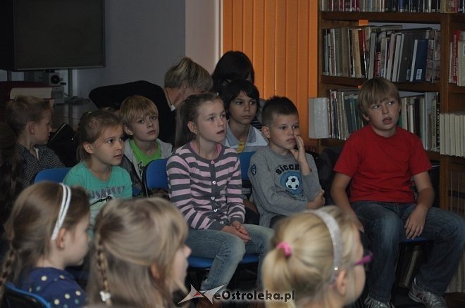 Spotkanie z Rafałem Lasotą w Miejskiej Bibliotece Publicznej [10.10.2013] - zdjęcie #21 - eOstroleka.pl