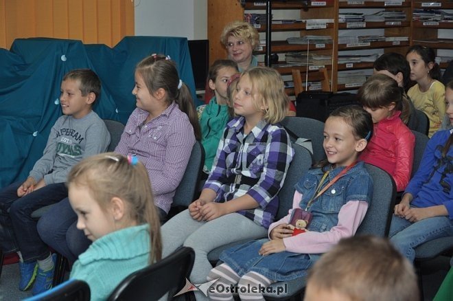 Spotkanie z Rafałem Lasotą w Miejskiej Bibliotece Publicznej [10.10.2013] - zdjęcie #19 - eOstroleka.pl