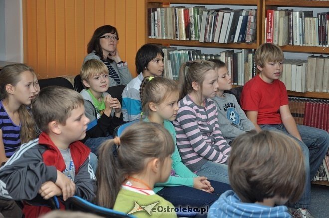 Spotkanie z Rafałem Lasotą w Miejskiej Bibliotece Publicznej [10.10.2013] - zdjęcie #18 - eOstroleka.pl