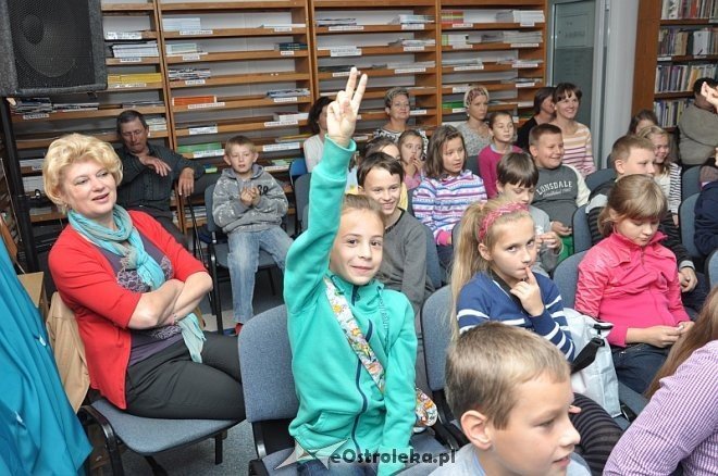 Spotkanie z Rafałem Lasotą w Miejskiej Bibliotece Publicznej [10.10.2013] - zdjęcie #14 - eOstroleka.pl