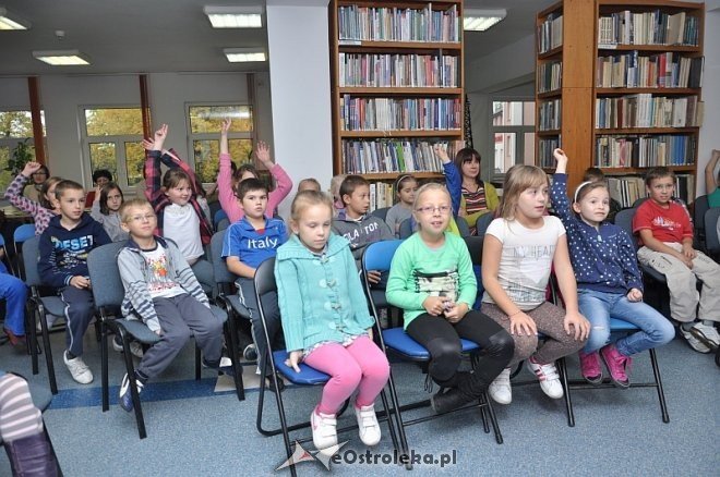 Spotkanie z Rafałem Lasotą w Miejskiej Bibliotece Publicznej [10.10.2013] - zdjęcie #13 - eOstroleka.pl