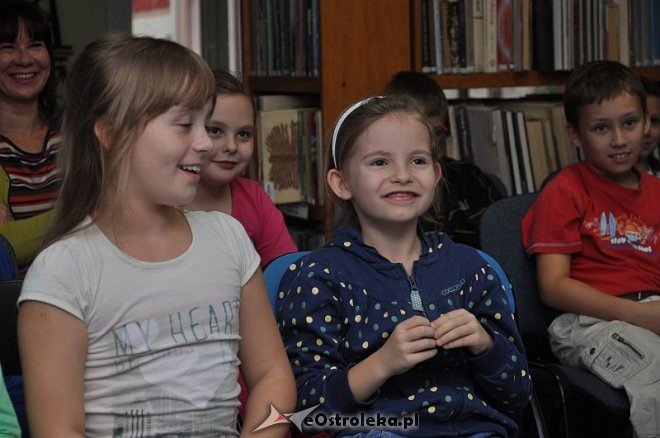 Spotkanie z Rafałem Lasotą w Miejskiej Bibliotece Publicznej [10.10.2013] - zdjęcie #12 - eOstroleka.pl