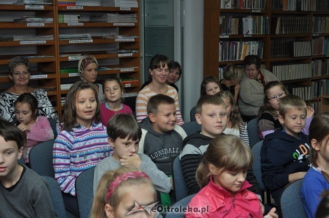Spotkanie z Rafałem Lasotą w Miejskiej Bibliotece Publicznej [10.10.2013] - zdjęcie #9 - eOstroleka.pl
