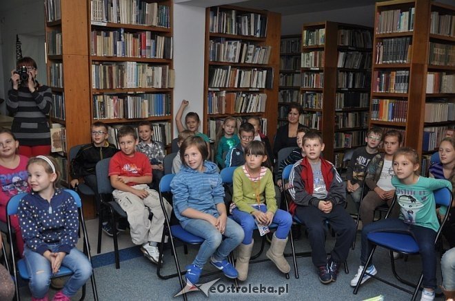 Spotkanie z Rafałem Lasotą w Miejskiej Bibliotece Publicznej [10.10.2013] - zdjęcie #7 - eOstroleka.pl