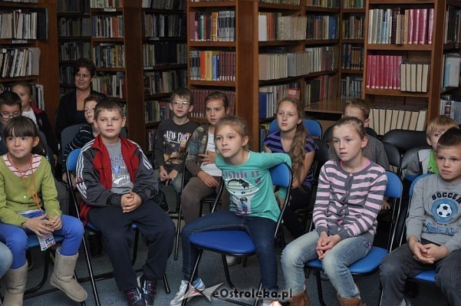 Spotkanie z Rafałem Lasotą w Miejskiej Bibliotece Publicznej [10.10.2013] - zdjęcie #6 - eOstroleka.pl