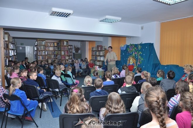 Spotkanie z Rafałem Lasotą w Miejskiej Bibliotece Publicznej [10.10.2013] - zdjęcie #4 - eOstroleka.pl