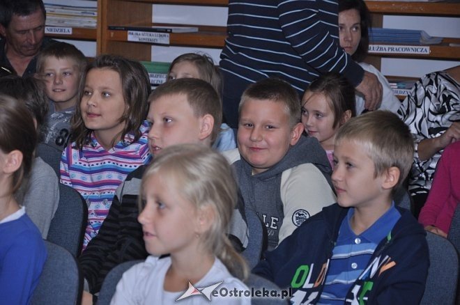 Spotkanie z Rafałem Lasotą w Miejskiej Bibliotece Publicznej [10.10.2013] - zdjęcie #1 - eOstroleka.pl