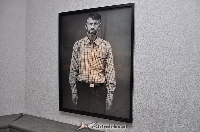 Ostrołęcki Festiwal Fotografii: Wernisaż wystawy Filipa Ćwika pt. „„12 twarzy/faces” [10.10.2013] - zdjęcie #22 - eOstroleka.pl