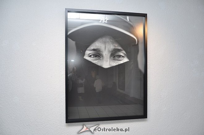Ostrołęcki Festiwal Fotografii: Wernisaż wystawy Filipa Ćwika pt. „„12 twarzy/faces” [10.10.2013] - zdjęcie #19 - eOstroleka.pl