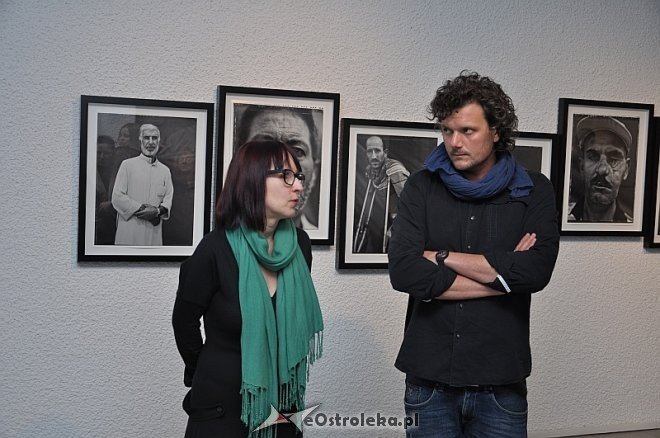 Ostrołęcki Festiwal Fotografii: Wernisaż wystawy Filipa Ćwika pt. „„12 twarzy/faces” [10.10.2013] - zdjęcie #14 - eOstroleka.pl