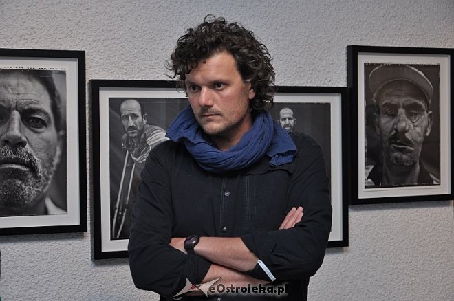 Ostrołęcki Festiwal Fotografii: Wernisaż wystawy Filipa Ćwika pt. „„12 twarzy/faces” [10.10.2013] - zdjęcie #13 - eOstroleka.pl