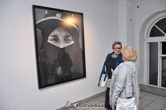 Ostrołęcki Festiwal Fotografii: Wernisaż wystawy Filipa Ćwika pt. „„12 twarzy/faces” [10.10.2013] - zdjęcie #3 - eOstroleka.pl