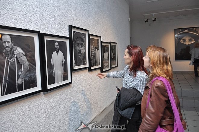 Ostrołęcki Festiwal Fotografii: Wernisaż wystawy Filipa Ćwika pt. „„12 twarzy/faces” [10.10.2013] - zdjęcie #1 - eOstroleka.pl