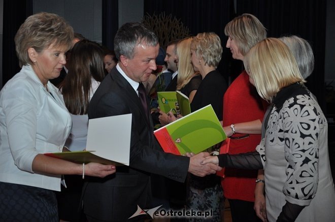 Miejskie obchody Dnia Edukacji Narodowej oraz inauguracja projektu „Bezpieczna Szkoła” [11.10.2013] - zdjęcie #42 - eOstroleka.pl