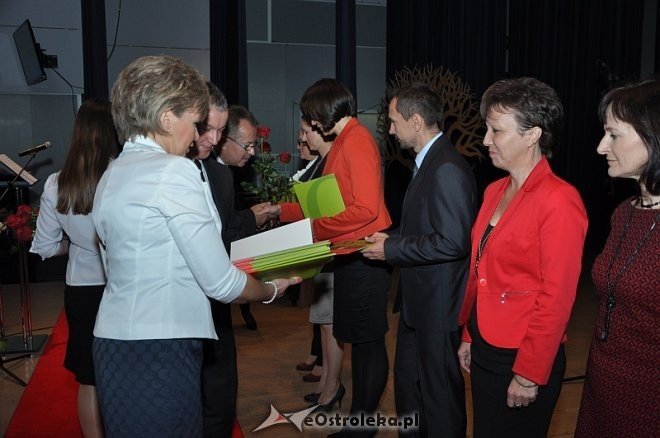 Miejskie obchody Dnia Edukacji Narodowej oraz inauguracja projektu „Bezpieczna Szkoła” [11.10.2013] - zdjęcie #25 - eOstroleka.pl