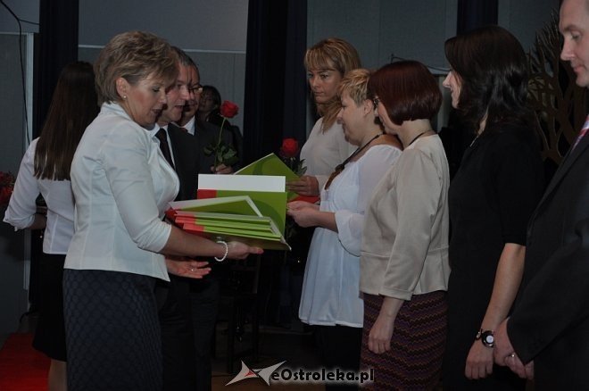 Miejskie obchody Dnia Edukacji Narodowej oraz inauguracja projektu „Bezpieczna Szkoła” [11.10.2013] - zdjęcie #64 - eOstroleka.pl