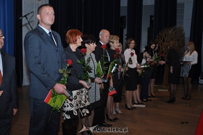 Miejskie obchody Dnia Edukacji Narodowej oraz inauguracja projektu „Bezpieczna Szkoła” [11.10.2013] - zdjęcie #76 - eOstroleka.pl