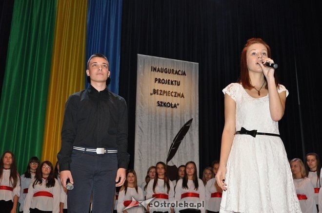 Miejskie obchody Dnia Edukacji Narodowej oraz inauguracja projektu „Bezpieczna Szkoła” [11.10.2013] - zdjęcie #13 - eOstroleka.pl