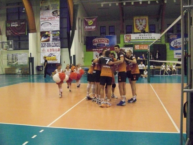 Energa Pekpol Ostrołęka - Cuprum Lubin (12.10.2013) - zdjęcie #19 - eOstroleka.pl