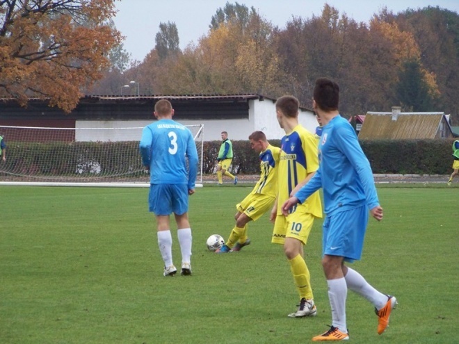 Korona HiD Ostrołęka - Błękitni Raciąż (13.10.2013) - zdjęcie #30 - eOstroleka.pl