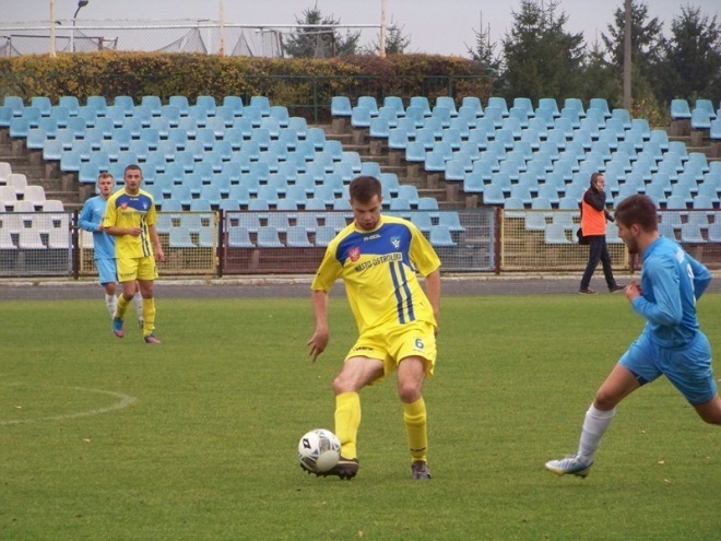 Korona HiD Ostrołęka - Błękitni Raciąż (13.10.2013) - zdjęcie #24 - eOstroleka.pl