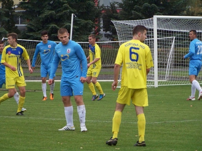 Korona HiD Ostrołęka - Błękitni Raciąż (13.10.2013) - zdjęcie #23 - eOstroleka.pl