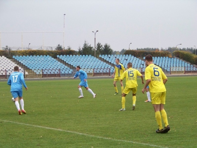 Korona HiD Ostrołęka - Błękitni Raciąż (13.10.2013) - zdjęcie #18 - eOstroleka.pl