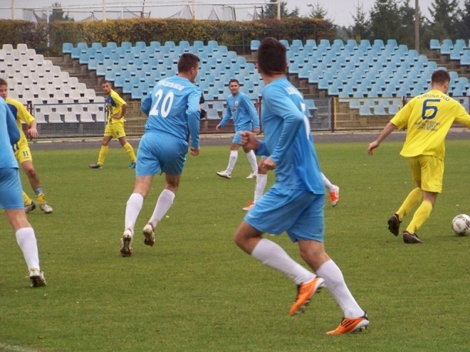 Korona HiD Ostrołęka - Błękitni Raciąż (13.10.2013) - zdjęcie #10 - eOstroleka.pl