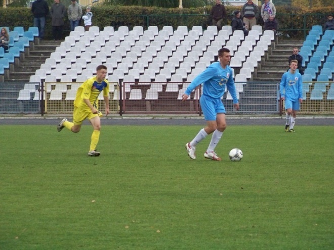 Korona HiD Ostrołęka - Błękitni Raciąż (13.10.2013) - zdjęcie #9 - eOstroleka.pl