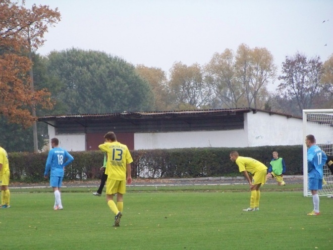 Korona HiD Ostrołęka - Błękitni Raciąż (13.10.2013) - zdjęcie #8 - eOstroleka.pl
