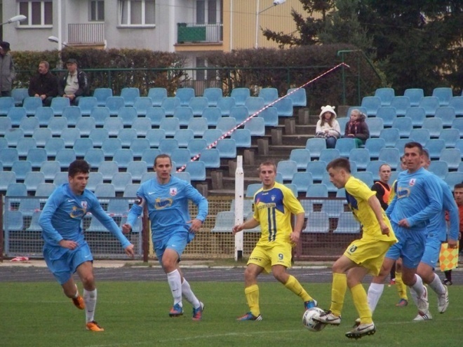 Korona HiD Ostrołęka - Błękitni Raciąż (13.10.2013) - zdjęcie #5 - eOstroleka.pl