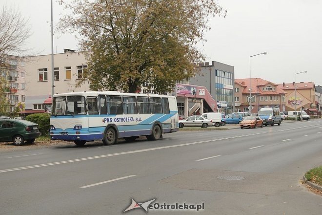 Ostrołęka: Kolizja autobusu i osobówki na 11 Listopada [14.10.2013] - zdjęcie #1 - eOstroleka.pl