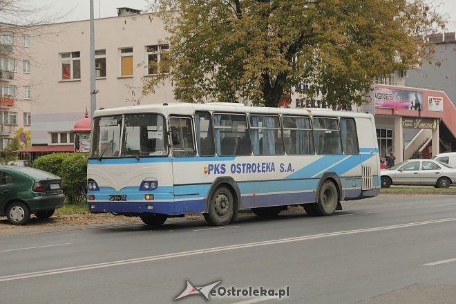 Ostrołęka: Kolizja autobusu i osobówki na 11 Listopada [14.10.2013] - zdjęcie #2 - eOstroleka.pl