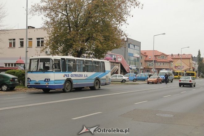 Ostrołęka: Kolizja autobusu i osobówki na 11 Listopada [14.10.2013] - zdjęcie #14 - eOstroleka.pl