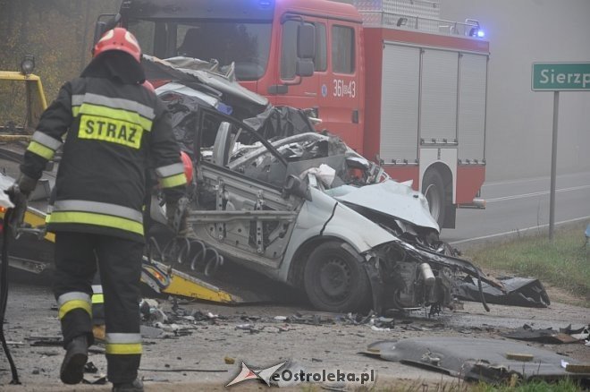 Sierzputy Stare: Tragiczny wypadek na trasie Ostrołęka – Łomża. Nie żyją trzy osoby [16.10.2013] - zdjęcie #16 - eOstroleka.pl