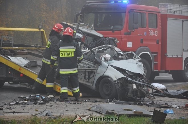 Sierzputy Stare: Tragiczny wypadek na trasie Ostrołęka – Łomża. Nie żyją trzy osoby [16.10.2013] - zdjęcie #17 - eOstroleka.pl