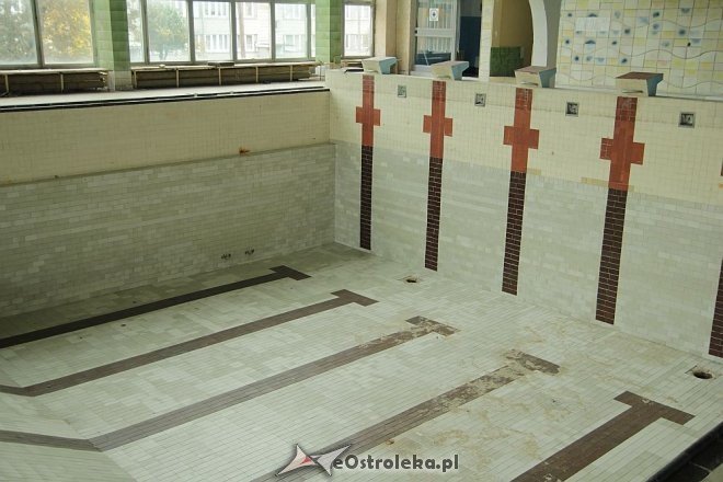 Zobacz jak obecnie wygląda stara, opuszczona pływalnia miejska [17.10.2013] - zdjęcie #22 - eOstroleka.pl