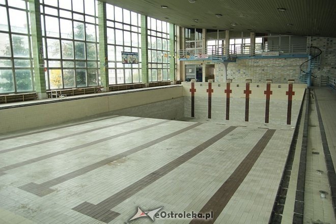 Zobacz jak obecnie wygląda stara, opuszczona pływalnia miejska [17.10.2013] - zdjęcie #21 - eOstroleka.pl