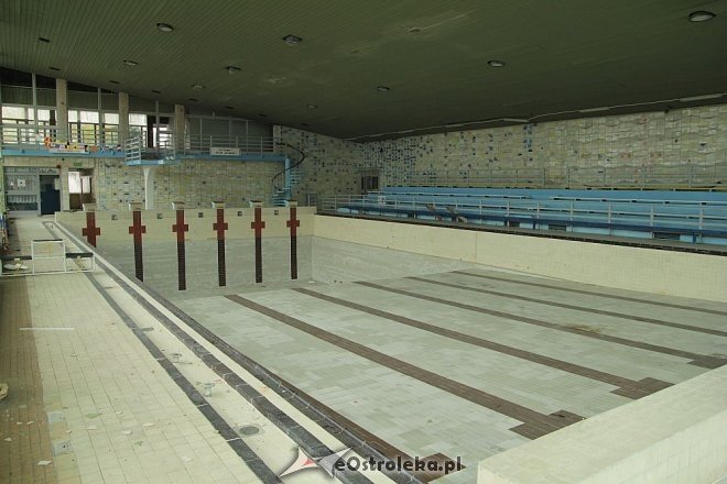 Zobacz jak obecnie wygląda stara, opuszczona pływalnia miejska [17.10.2013] - zdjęcie #16 - eOstroleka.pl