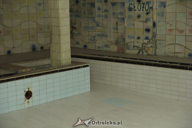 Zobacz jak obecnie wygląda stara, opuszczona pływalnia miejska [17.10.2013] - zdjęcie #1 - eOstroleka.pl