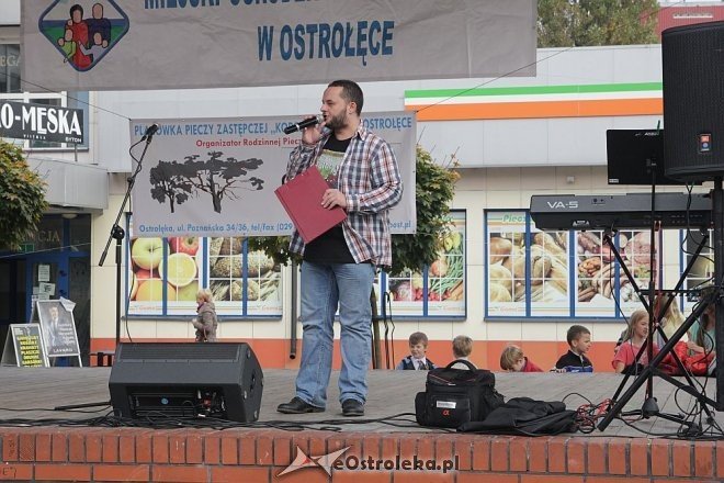 Miejskie obchody Międzynarodowego Dnia Walki z Ubóstwem [17.10.2013] - zdjęcie #25 - eOstroleka.pl