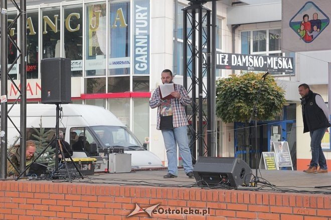 Miejskie obchody Międzynarodowego Dnia Walki z Ubóstwem [17.10.2013] - zdjęcie #21 - eOstroleka.pl