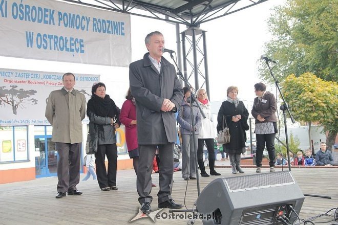 Miejskie obchody Międzynarodowego Dnia Walki z Ubóstwem [17.10.2013] - zdjęcie #31 - eOstroleka.pl